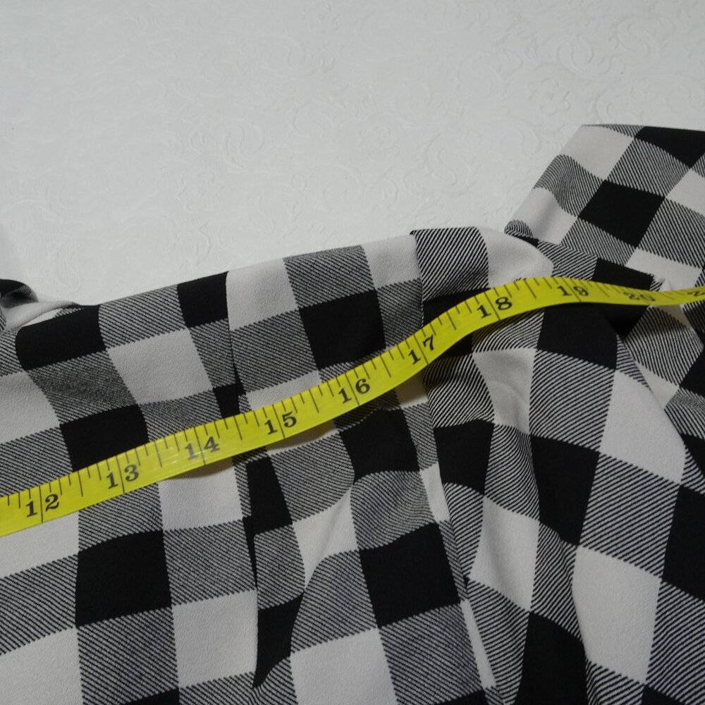 Studio by TORRID Plus Size 3X Classic Shawl Collar Plaid Open Blazer with Pocket - Picture 6 of 15